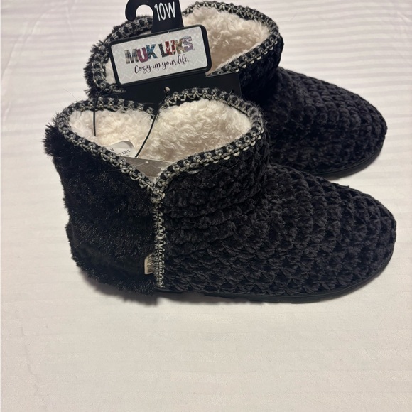 Muk Luks Black Cozy Bootie Slippers - Picture 1 of 4